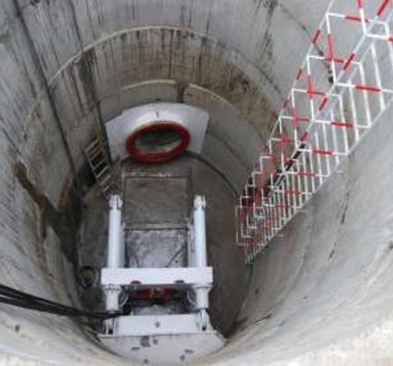 Bayraq meydanı ətrafında kanalizasiya kollektoru tunel tikintisi-2